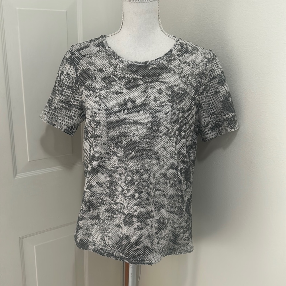 Columbia Grey And White Noir Falls Nylon Mesh Shirt M